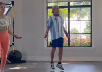 ¡El ‘Pibe’ Valderrama Sorprende al Mundo con Camiseta de Argentina en Redes Sociales!