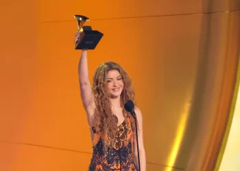 Shakira brilla en los Grammy: un nuevo triunfo y un poderoso mensaje a los inmigrantes