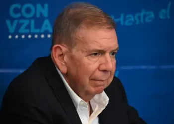 Hospitalizado en España, Edmundo González asegura estar en buenas manos