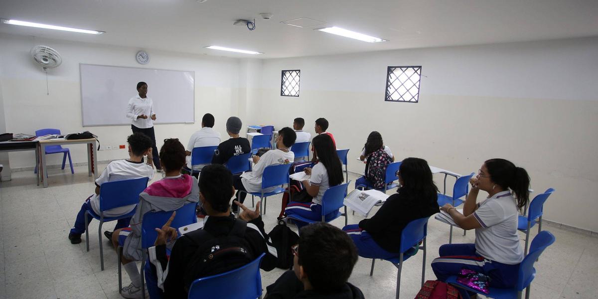 Padres deben ser informados antes de que un estudiante repita el año, establece la norma educativa