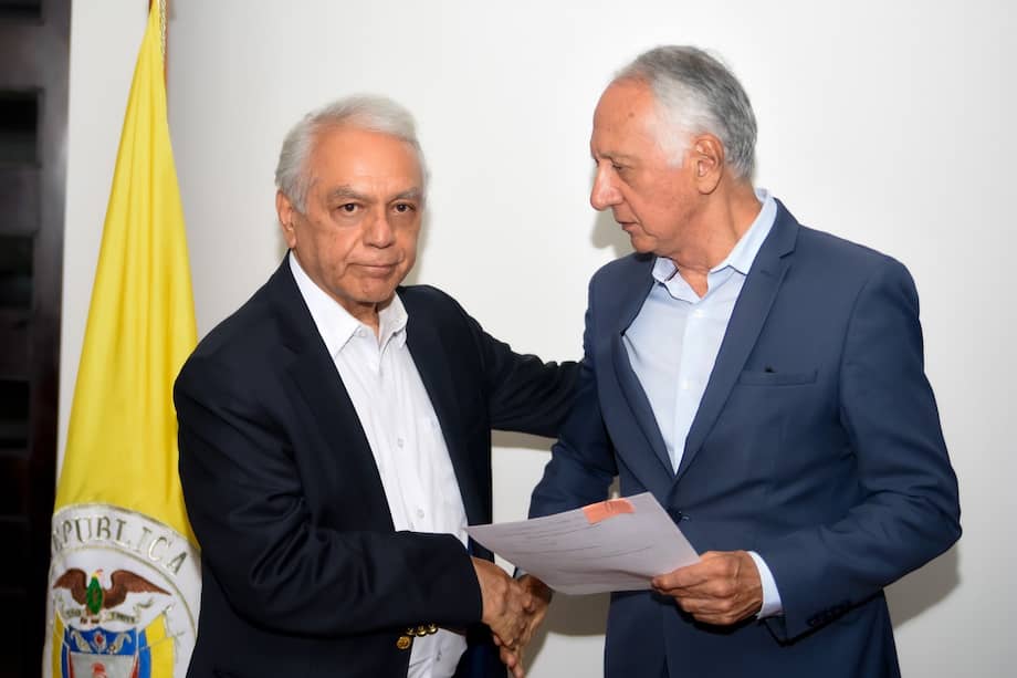 Bernardo Camacho es designado oficialmente como nuevo superintendente nacional de Salud tras una semana de interinatos