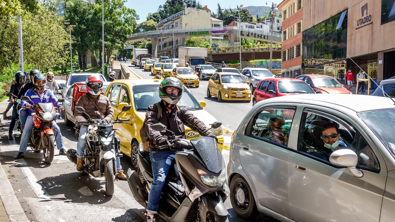 El aumento arancelario a vehículos y motocicletas es improvisado y afectará a los hogares colombianos