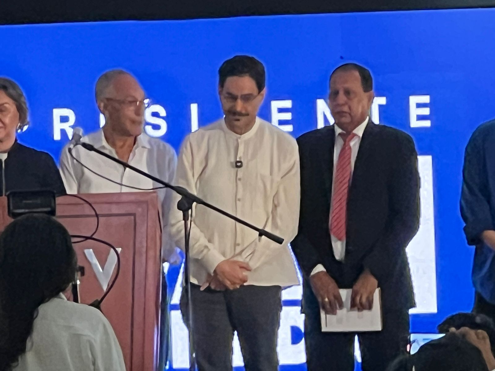 Iván Cepeda promete fortalecer la libertad religiosa y destaca respaldo de 750 iglesias