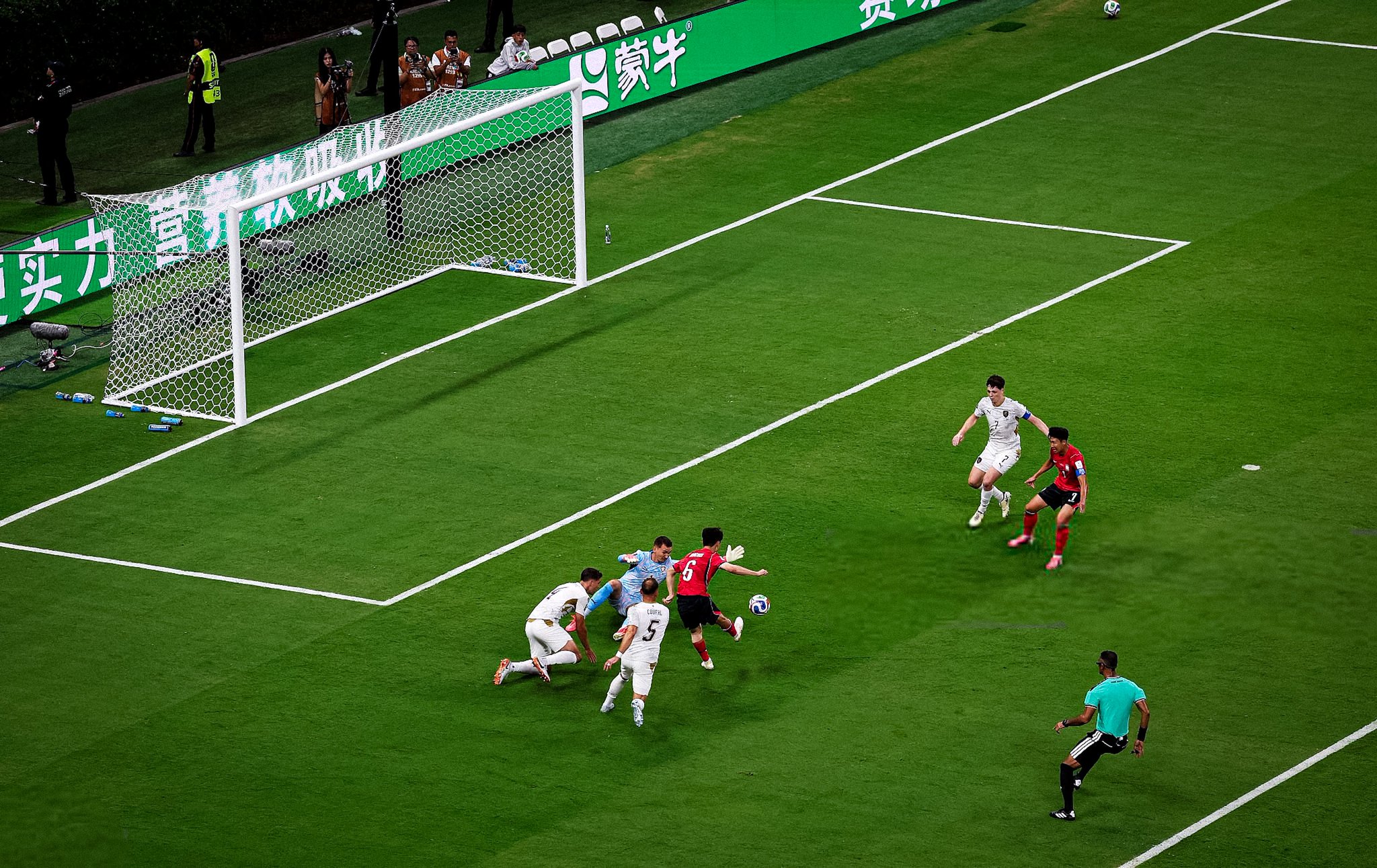 Así fue el primer día del Mundial:     Julián Quiñones y Hwang In-beom, los primeros héroes del torneo