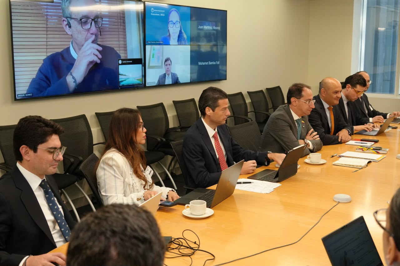 Vicepresidente electo, ministros designados de Hacienda y Comercio se reunieron con el Banco Mundial en Washington para trazar la hoja de ruta económica del nuevo gobierno