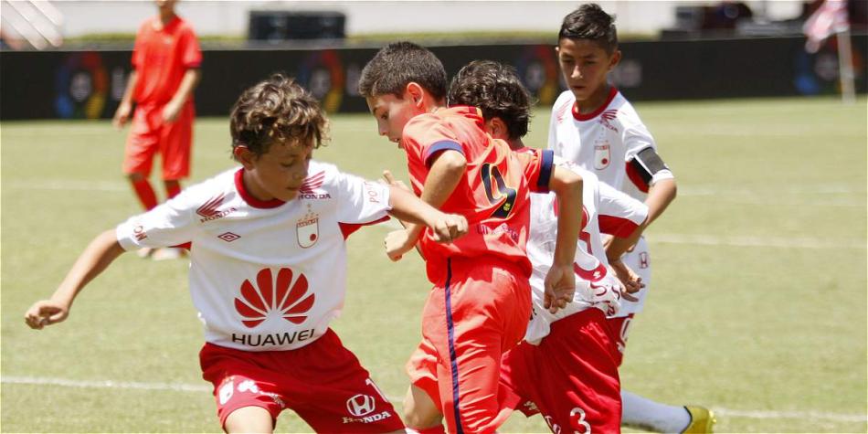 Álvaro Aguilar respalda a Falcao y asegura que el fútbol colombiano pierde hasta 12.000 jóvenes cada año