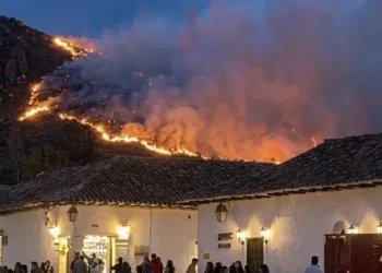 Incendio en Villa de Leyva continúa activo y ya afecta cerca de 290 hectáreas