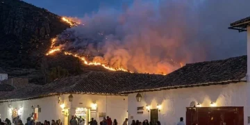 Incendio en Villa de Leyva continúa activo y ya afecta cerca de 290 hectáreas