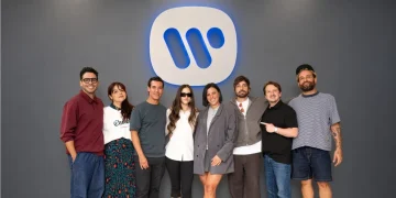 Aria Vega da un nuevo paso internacional tras firmar con Warner Music Latina