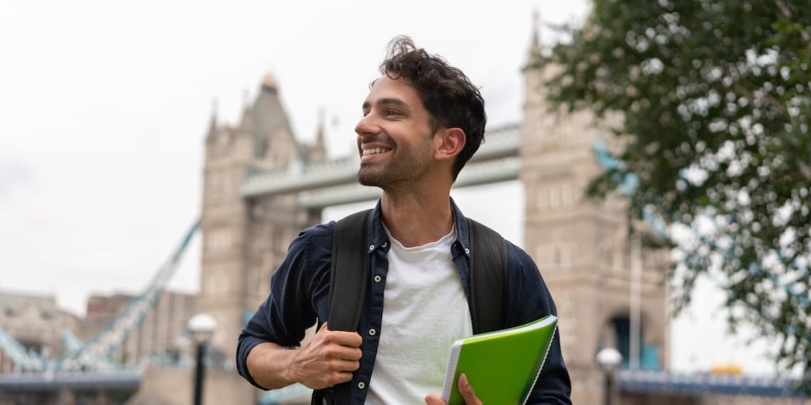 Ecopetrol y la Embajada Británica entregan cuatro becas para formar líderes en transición energética