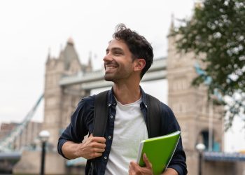 Ecopetrol y la Embajada Británica entregan cuatro becas para formar líderes en transición energética