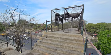 Invías financiará reconstrucción del puente peatonal del INEM en la calle 30