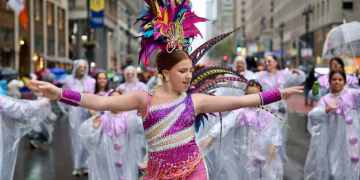 Isabella Daes llevó la alegría del Carnaval de Barranquilla al Desfile de la Hispanidad en Nueva York