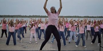 ‘Las bailadoras’, las amigas que de rosa recuerdan que “Nadie se resiste al amor’’